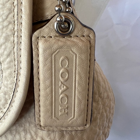 No longer available- COACH HANDBAG CREAM COLOR - Picture 16 of 16